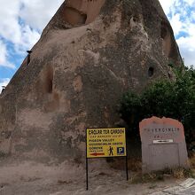 写真右が入口の表示