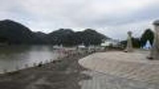 芝生広場でノンビリできます。