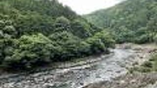 トロッコ列車から眺める桂川