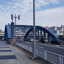 レトロな雰囲気を取り入れた意匠の橋です