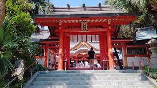 海幸・山幸の神話で知られるヒコホホデミノミコトを御祭神とする縁結びの神様