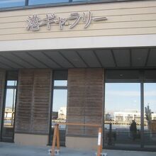 副港市場もこのアングルで撮ると確かにギャラリーっぽい（笑）。