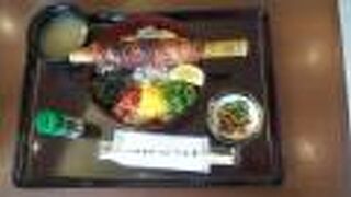 食事もお土産物も充実