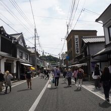 上有田の中心部にあります（写真の左手奥）