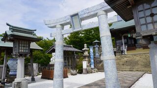 有田焼の鳥居や灯籠