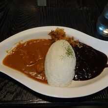 カレーとハヤシを一緒に味わうことが出来ます