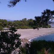 高知市の観光スポットの定番の一つ、白砂青松の桂浜はとてもきれいです。