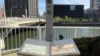 田蓑橋の袂にあります