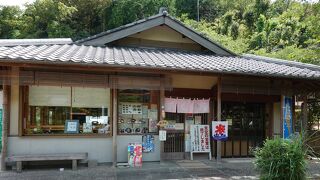 無料駐車場もあるので車移動しました