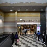 京都駅と一体化したお土産物屋さん街