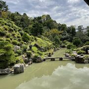 屏風と庭園が美しい