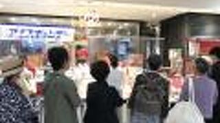 いつも行列が絶えない551蓬莱