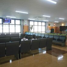 ３階　待合室とレストラン