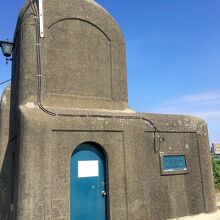 コンクリ造りの水門