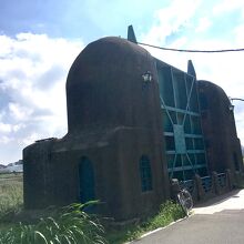 藍色に塗られた鉄の部分