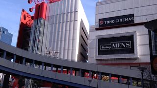 梅田にある赤い観覧車