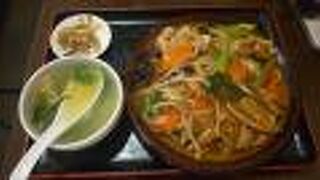 異国の雰囲気で食べる香港料理