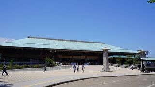 修学旅行の団体とかはここで集合や待ち合わせ