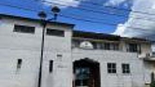 旅館が併設されている