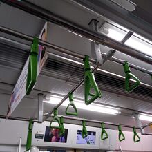 ウグイス色（黄緑）のつりかわ