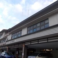 出入口のあるフロントは2階