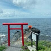 海際に建つ弁天宮