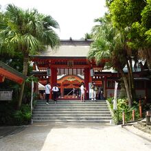 青島の中央に鎮座しています