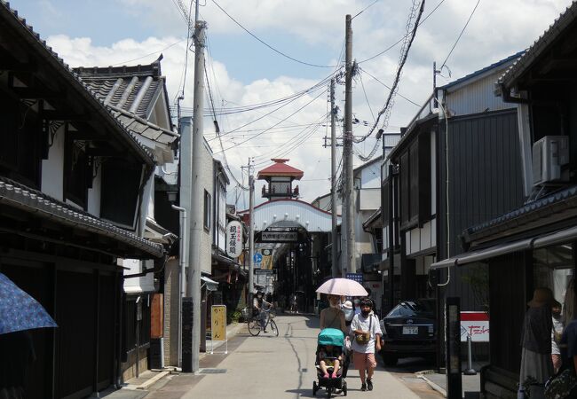 大手門通り商店街の北側に平行した商店街