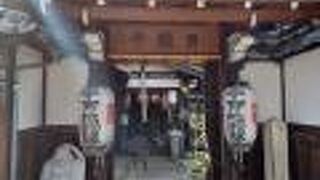 六道の辻に建つ