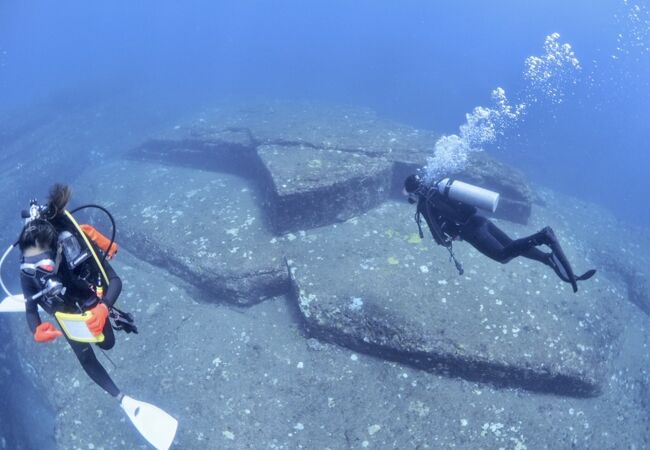 海底遺跡は遺跡かどうかは別として人工的