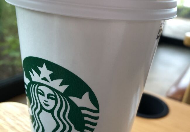 おいしいダブル抹茶ティーラテをいただきました、いろいろ買い物をしながら喉渇いたので購入しました、美味しくてエネルギー補充できてお勧めします