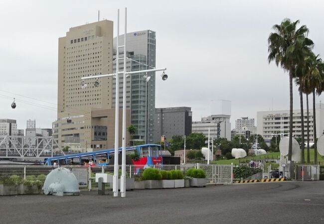 帆船日本丸のメモリアルパークから海にドボンと入ります