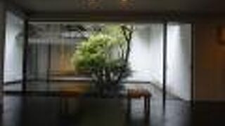 岐阜公園の中にある小さな美術館