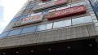 スケルトンのエレベーターがなかなかの景観です