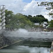 決まった時間にカラクリ時計が動き出す