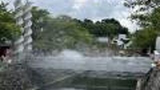 決まった時間にカラクリ時計が動き出す