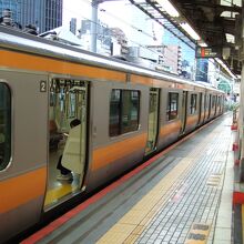 オレンジ色がラインカラーです