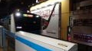 ブルーが入った車体