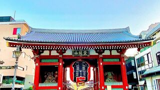 「浅草雷門」早朝の雷門は格別で、オススメ！