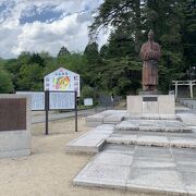 和気氏の氏神だった神社、隣に藤公園