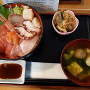 特選丼は海鮮丼を更にバージョンアップ