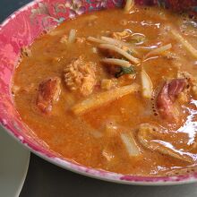 このスープが病みつきになりますね