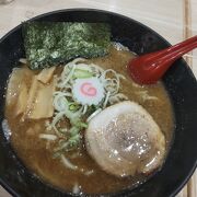 駅ナカの人気チェーンでラーメン