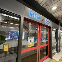 飯田橋駅 のホームドア