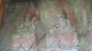 １００段くらいの石段か迂回路の坂道かを選べます。