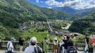 お土産屋やお食事処がある