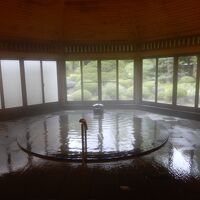 八角堂の大浴場　どんどんかけ流されています。