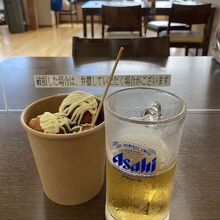 温泉後のビールは最高です。