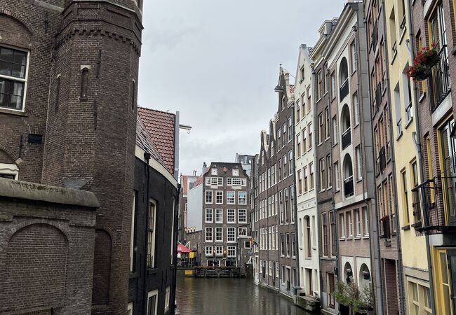 アムステルダムのシンゲル運河の内側にある17世紀の環状運河地域