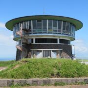 日本海や八郎潟、かつての噴火口跡が見渡せます。